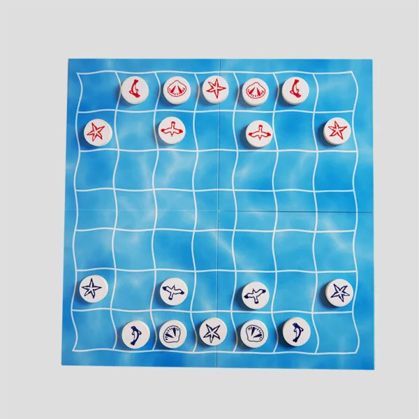 Example of gameplay in Ostseeschach with players strategically moving Baltic sea animal pieces across the board in a fast-paced chess-style game.